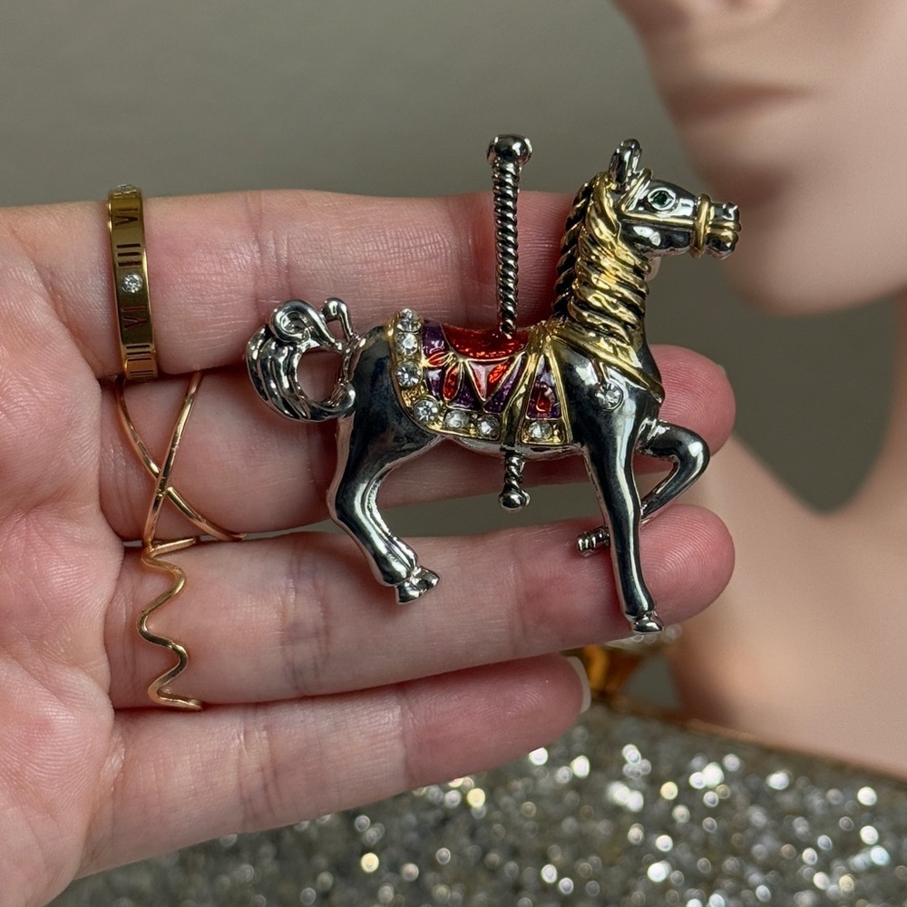 ⚜️ Silver and Gold Carousel Horse Brooch 🎠 💕 - Picture 4 of 4